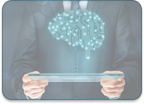 Мужчина в костюме держит планшет