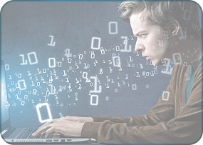 Парень смотрив в ноутбук